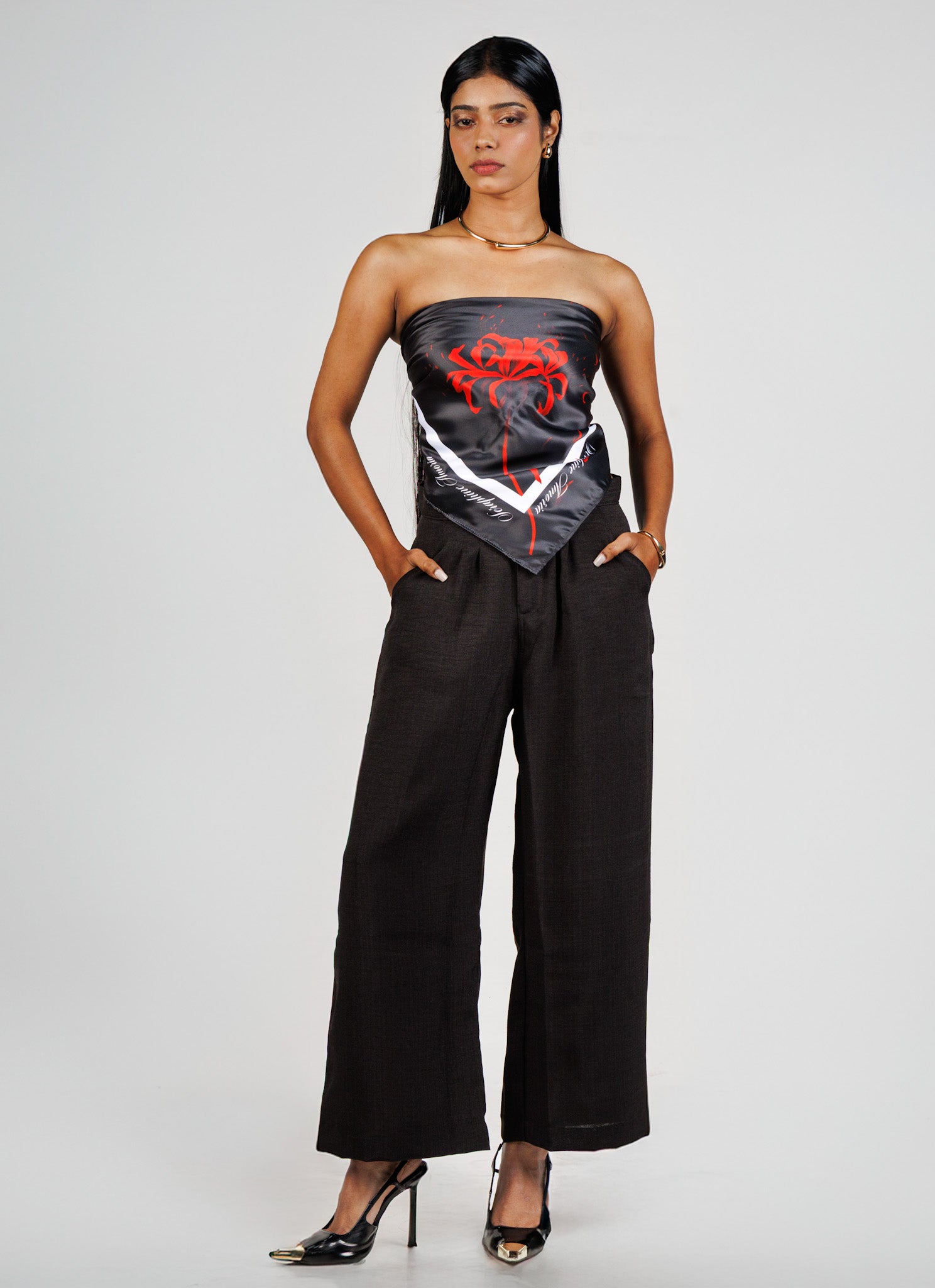 Lilium Emblem Scarf 32x32 - Black